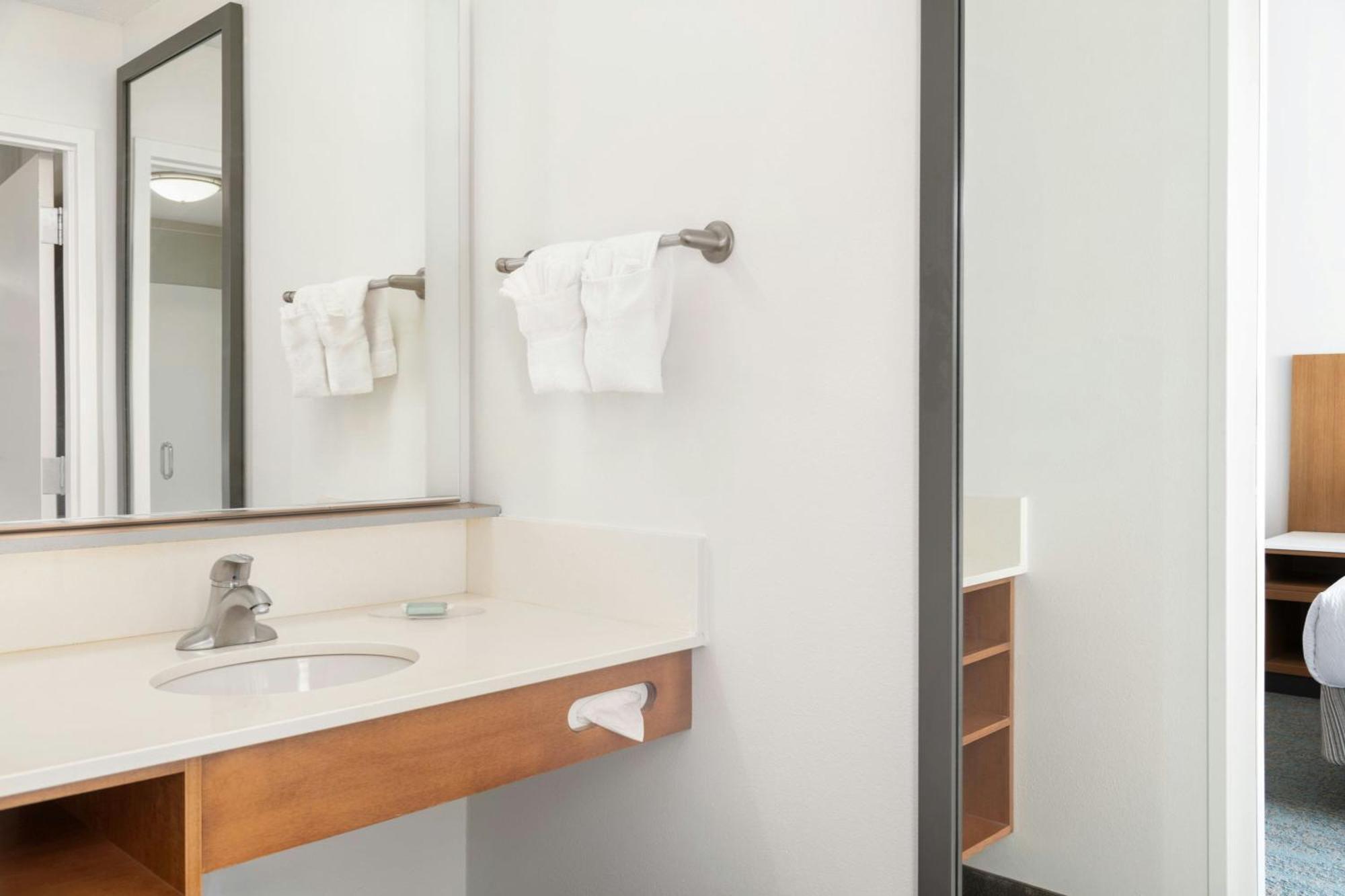 Springhill Suites Detroit Оберн-Хиллс Экстерьер фото